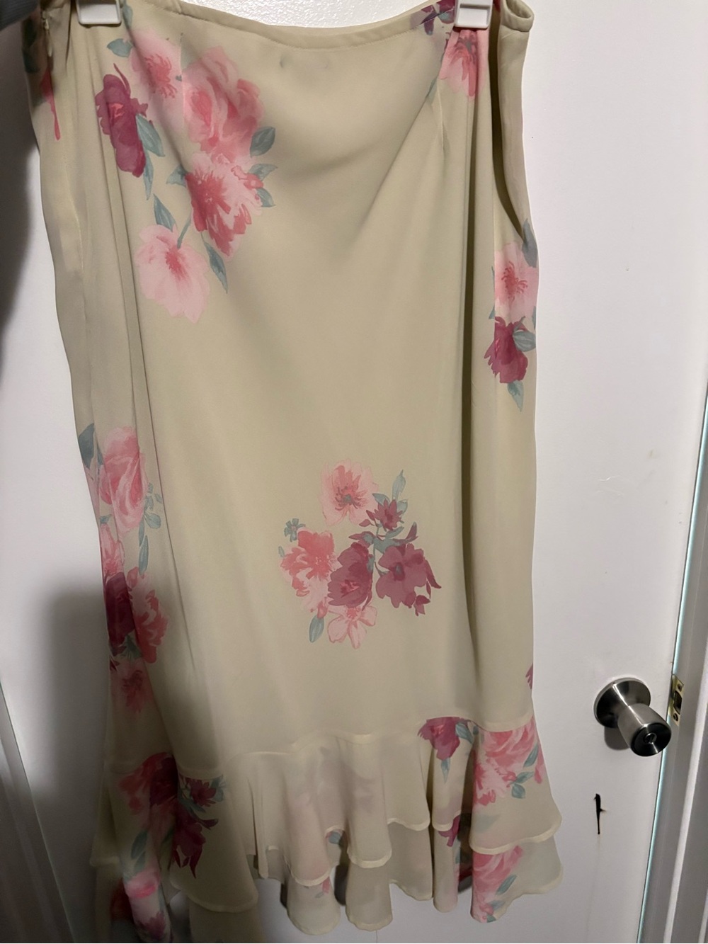 Floral Ruffle Hem Women's Midi Skirt in Cream and Pink